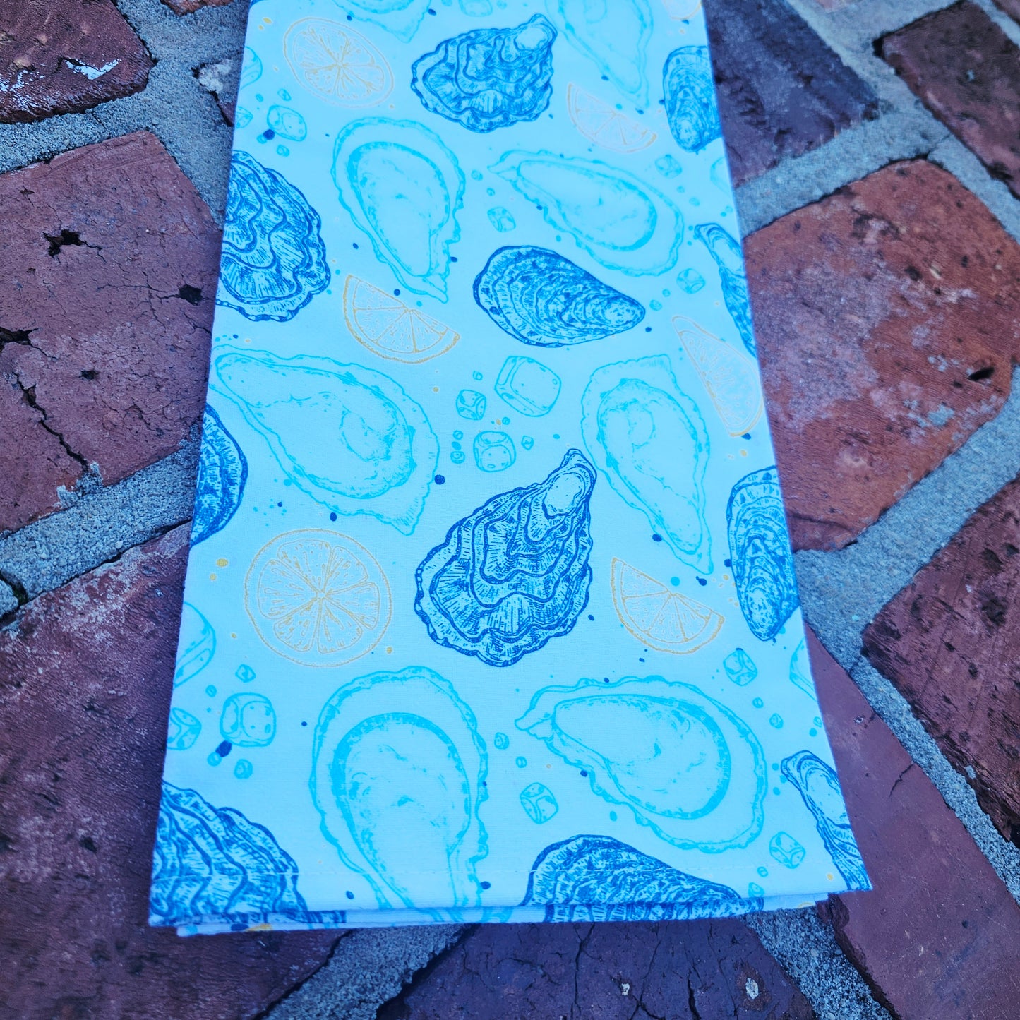 Oyster Outline towel 26in x 27in