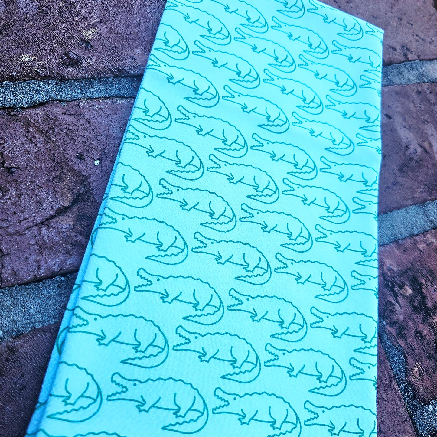 Gator Outline towel 26in x 27in